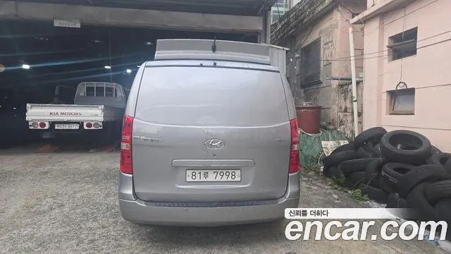 Hyundai Starex