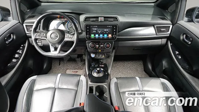 Nissan Leaf — интерьер