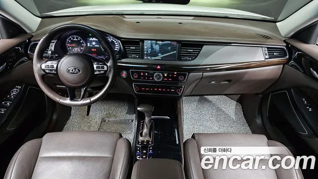 Kia K7 — интерьер
