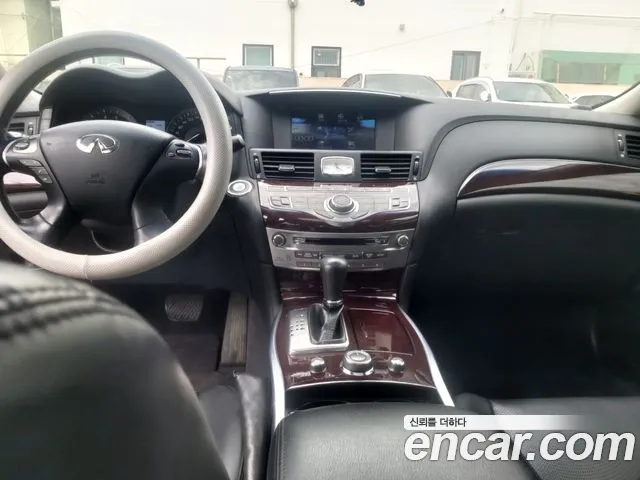 Infiniti Q70 — интерьер
