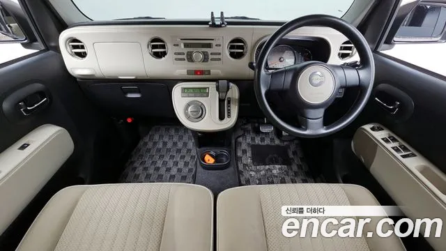 Daihatsu Mira — интерьер