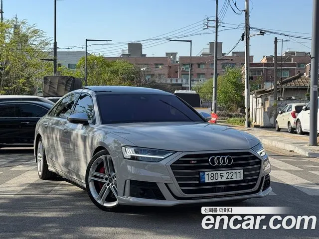 Audi S8