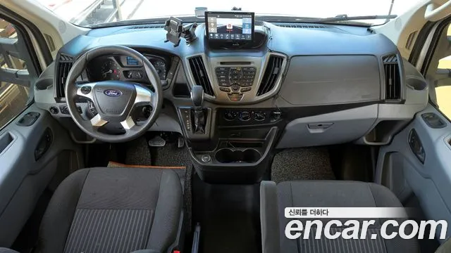 Ford Transit — интерьер