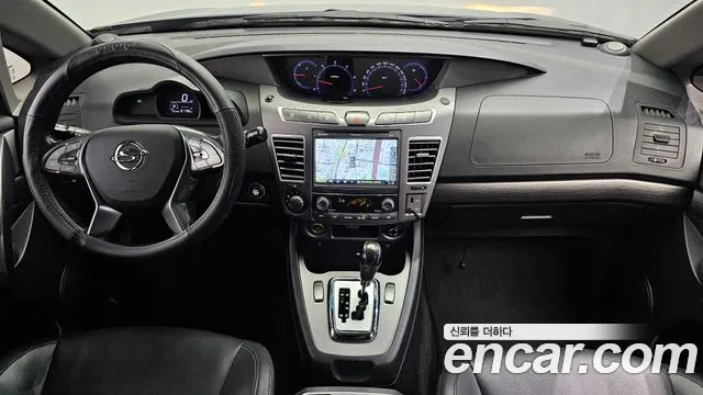 KG Mobility Korando — интерьер
