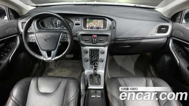 Volvo V40 — интерьер