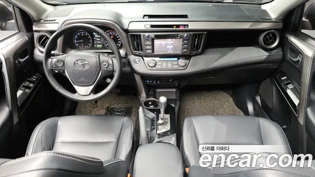Toyota RAV4 — интерьер