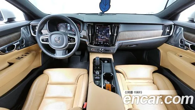 Volvo V90 — интерьер