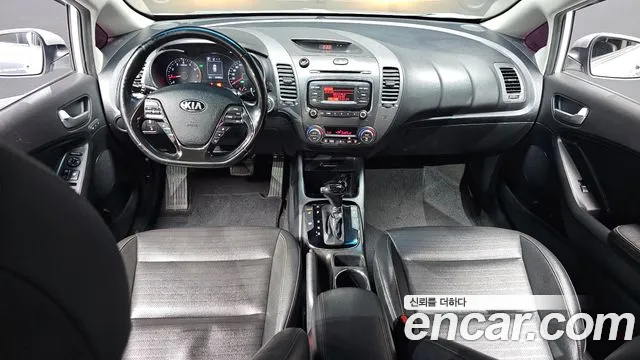 Kia K3 — интерьер