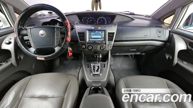 KG Mobility Korando — интерьер