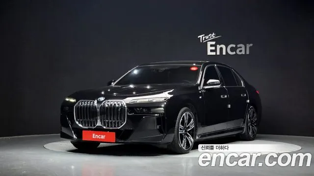 BMW i7