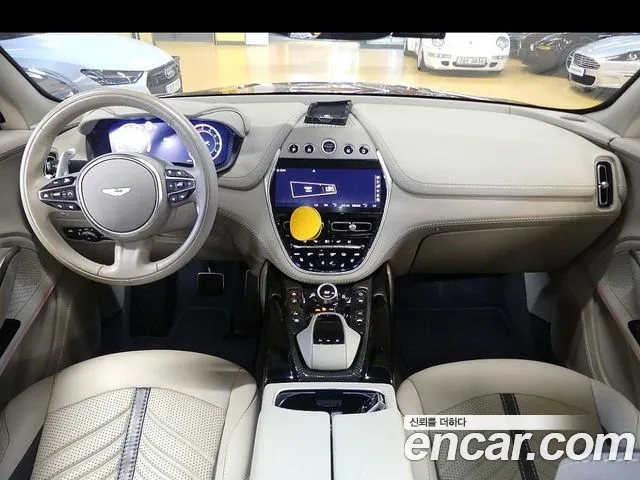 Aston Martin DBX — интерьер