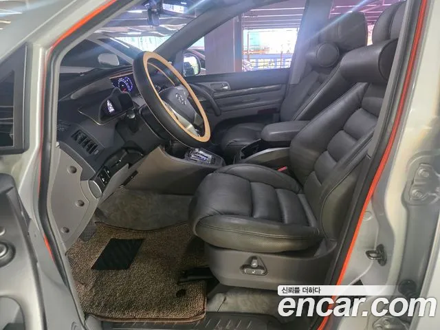 KG Mobility Korando — интерьер