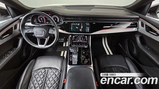 Audi Q8 — интерьер