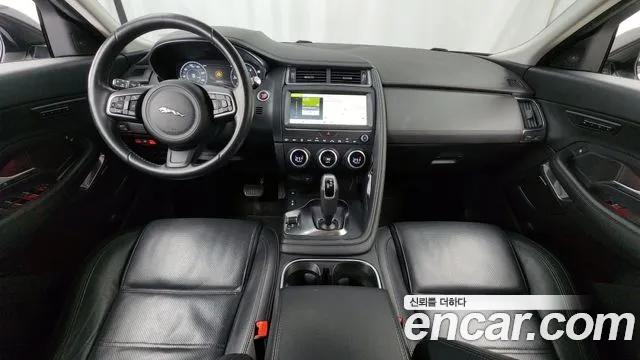 Jaguar E-Pace — интерьер