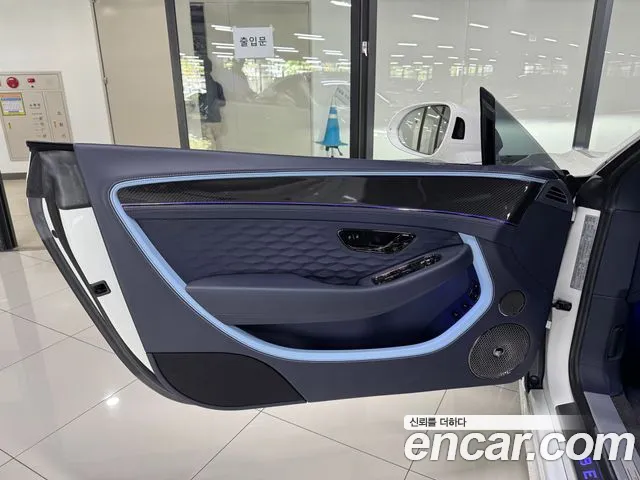 Bentley Continental — интерьер
