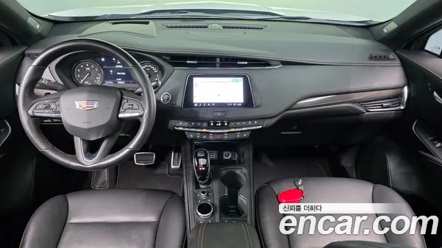 Cadillac XT4 — интерьер