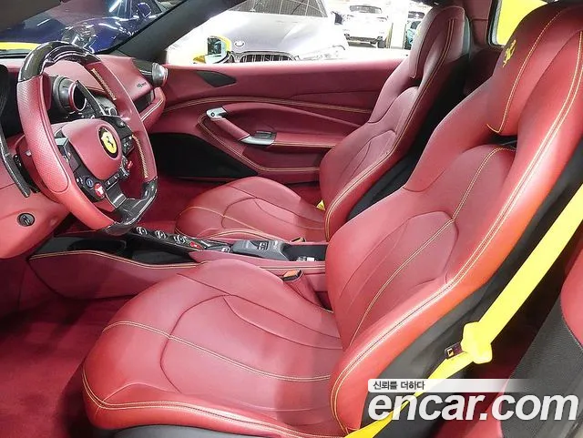 Ferrari F8 — интерьер