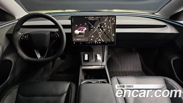 Tesla Model 3 — интерьер