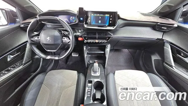 Peugeot 208 — интерьер