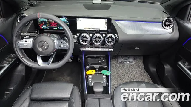 Mercedes-Benz EQA — интерьер