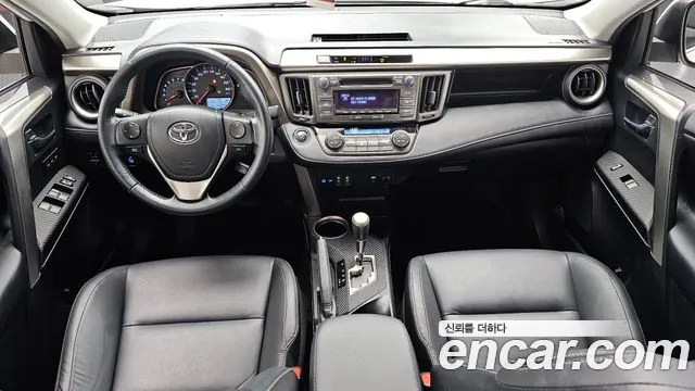 Toyota RAV4 — интерьер