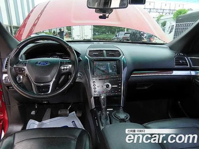 Ford Explorer — интерьер