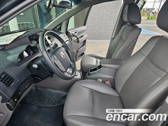 KG Mobility Korando — интерьер