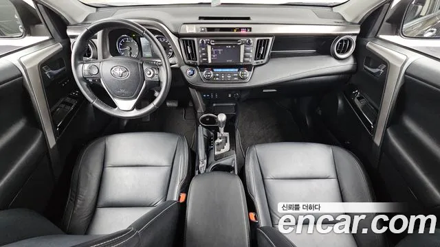 Toyota RAV4 — интерьер