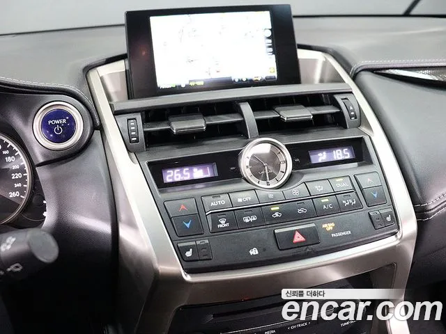 Lexus NX — интерьер