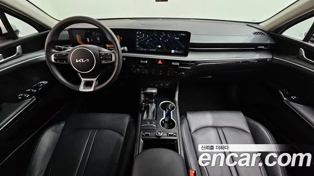 Kia K5 — интерьер