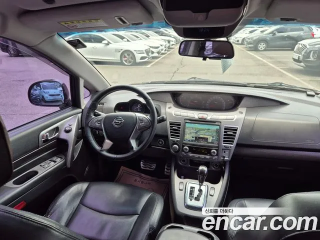 KG Mobility Korando — интерьер