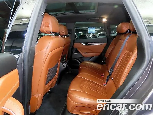 Maserati Levante — интерьер