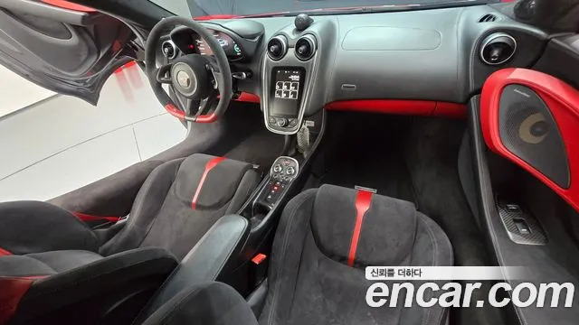 McLaren 570S — интерьер