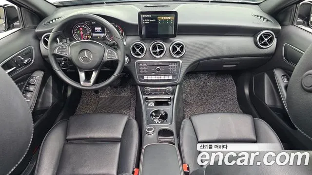 Mercedes-Benz A-класс — интерьер
