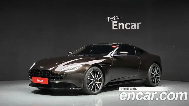 Aston Martin DB11