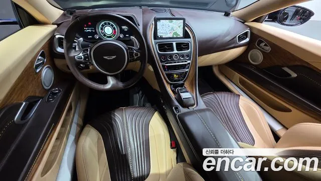 Aston Martin DB11 — интерьер