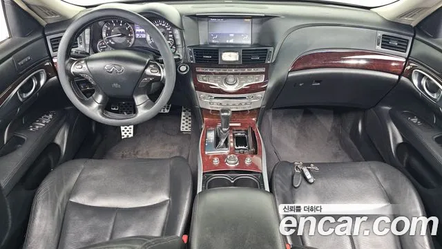 Infiniti M — интерьер