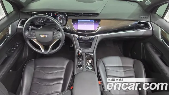 Cadillac XT6 — интерьер