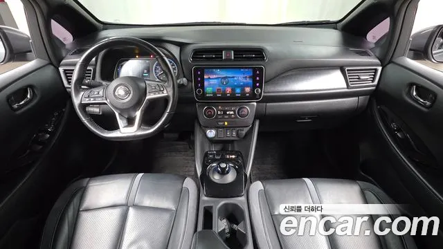 Nissan Leaf — интерьер