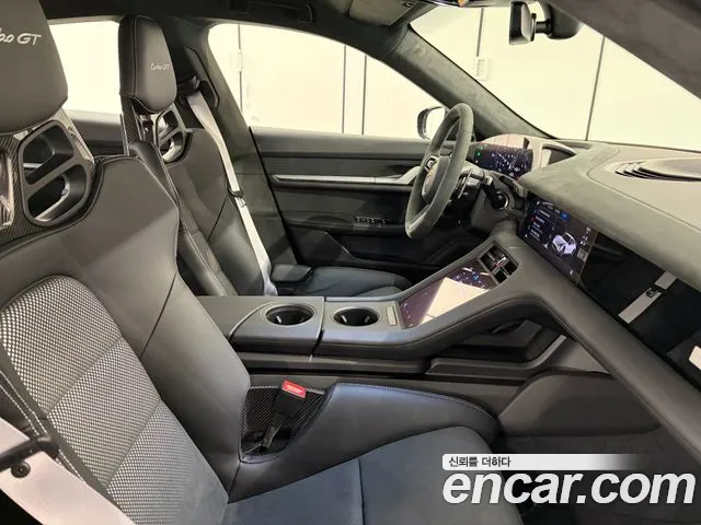 Porsche Taycan — интерьер