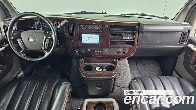 Chevrolet Express Van — интерьер