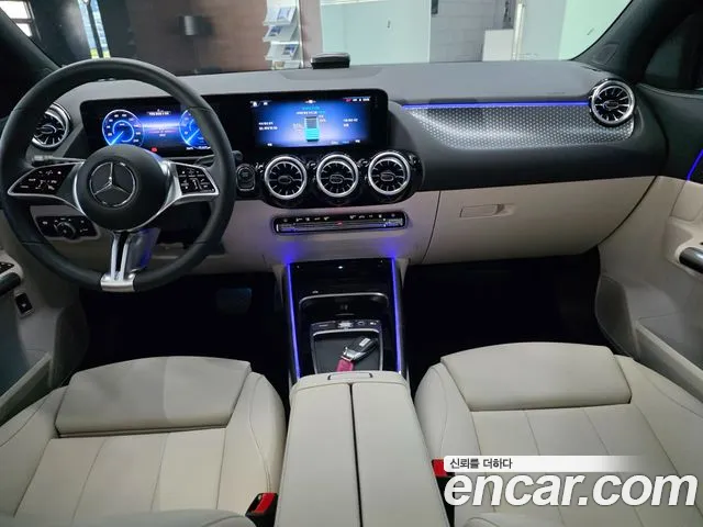Mercedes-Benz EQA — интерьер