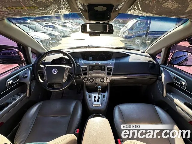 KG Mobility Korando — интерьер