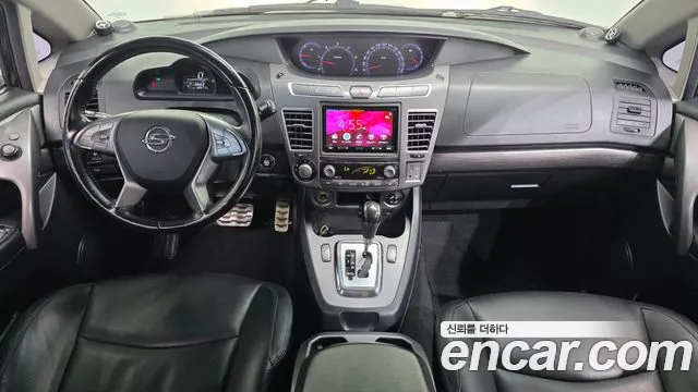 KG Mobility Korando — интерьер