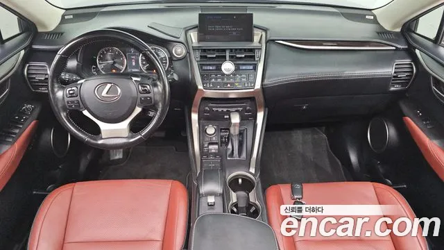 Lexus NX — интерьер
