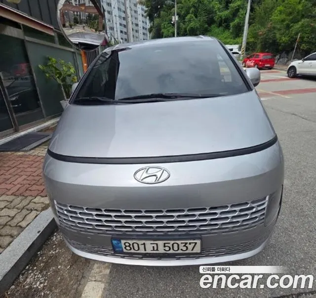 Hyundai Staria