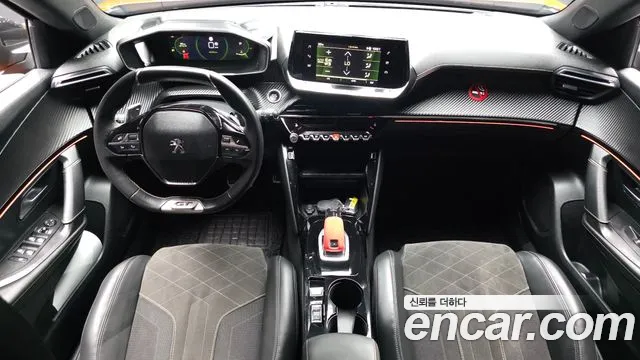 Peugeot 2008 — интерьер
