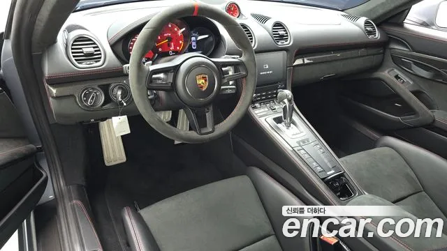 Porsche 718 — интерьер