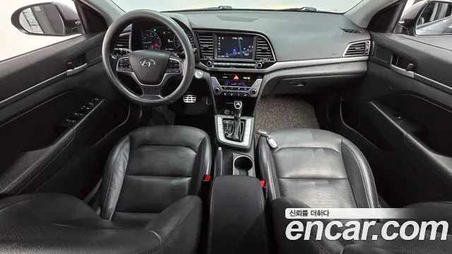 Hyundai Elantra — интерьер