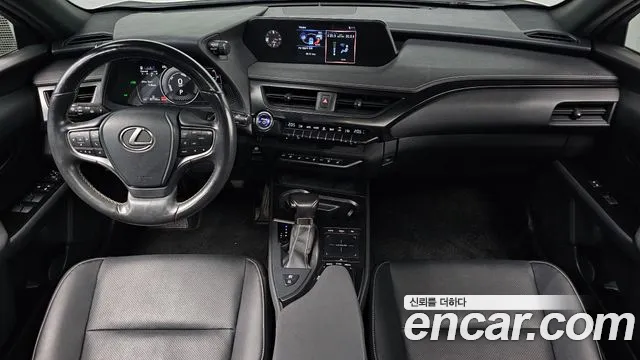 Lexus UX — интерьер